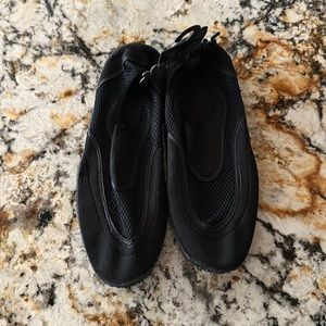 📦Leaving closet! NWOT  Never worn. Water shoes women’s XL (11). Black